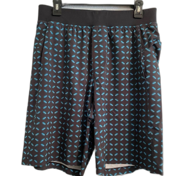 Lululemon Men’s Shorts Medium Black and Blue All Over Print UB1-24 - Picture 1 of 6